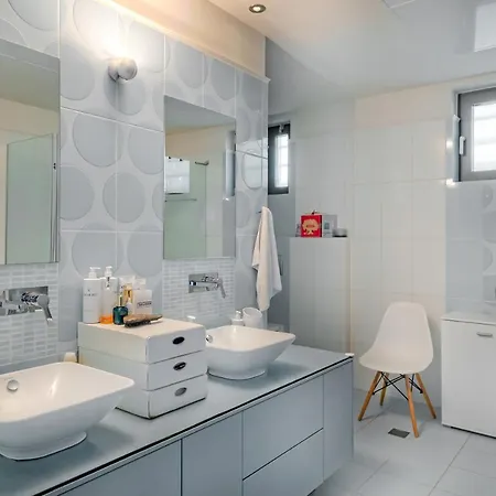 Luxury House Mystique *